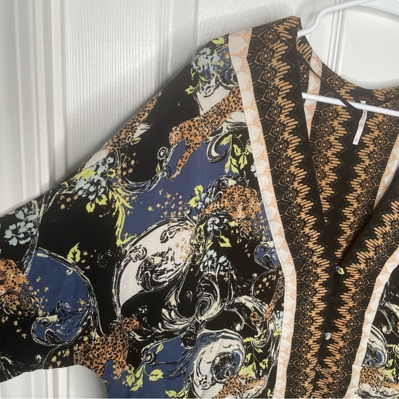 Free People Catch Me If You Can Cheetah/Leopard Novelty Print Art to Wear Top S - Picture 6 of 13